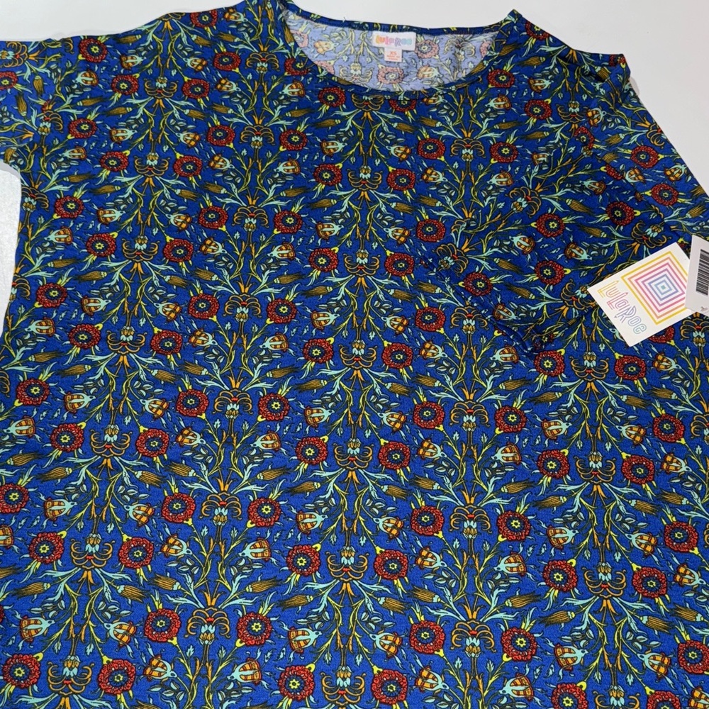LuLaRoe Blue and Red‎ Floral Short Sleeve Tee